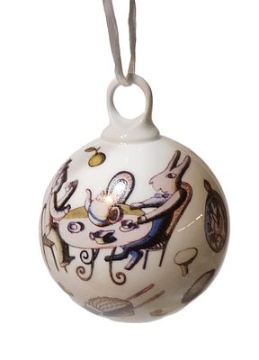 Тарасюк Иван. Шар на елку "Алиса". 2025, фарфор, полихромное декорирование, золото. Диаметр 8.5см.