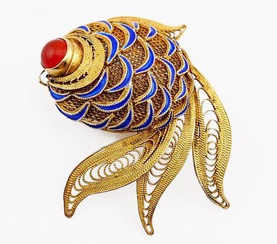Брошь "Рыбка", серебро 925 проба. Китай, середина ХХ века. Серебро, позолота, эмаль, кабошон из 