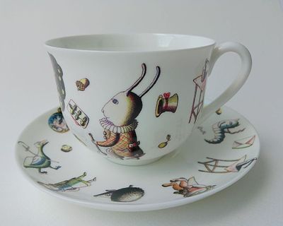 Тарасюк Иван. Чайная пара &laquo;Алиса в стране чудес&raquo; (форма "Ландыш"). Фарфор костяной, полихромное 