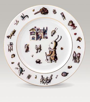 Тарасюк Иван.Тарелка декоративная "Алиса". Фарфор, золото, полихромное декорирование, диаметр 27 см.