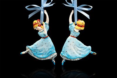 Ёлочная игрушка &laquo;Балерина Мари&raquo;
Фарфор, ручная надглазурная живопись, глянцевое золото 
Размер- 