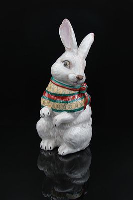 Авторская Фарфоровая фигура &laquo;Кролик в платке Gucci&raquo;.
Фарфоровая , ручная роспись в технике 