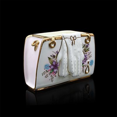 Фарфоровая сумка-конфетница &laquo;Колибри&raquo;. Изделие выполнено вручную из тончайшей фарфоровой массы. 