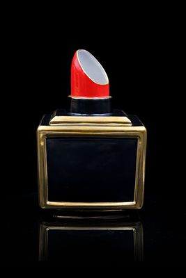 Ваза &laquo;Помада. Art D&eacute;co&raquo;. Ваза выполнена из тонкого фарфора в выразительных оттенках чёрного и 