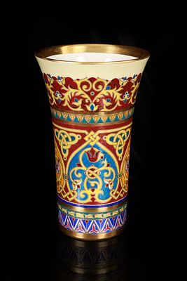 Ваза &laquo;Императорская&raquo;
Авторская работа, выполненная по белому фарфору мануфактуры Rosenthal 