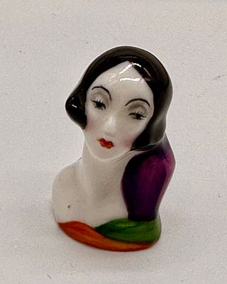 Н.Я.Данько 1924
Пробка в виде головы молодой женщины. 1924 год. Фарфор, Полихромная 