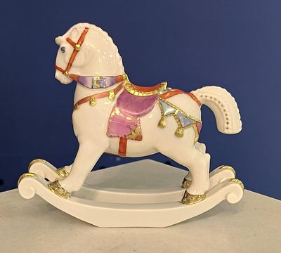 СИМВОЛ ГОДА
А. Трофимова.
Авторская работа.
Царский конь из серии &laquo;Русские сказки&raquo; 2025.
Фарфор 