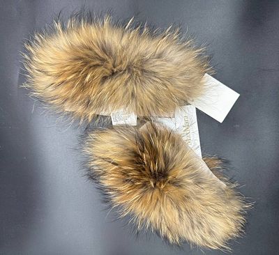 MAX MARA. Манжеты из меха енота. окружность 16см