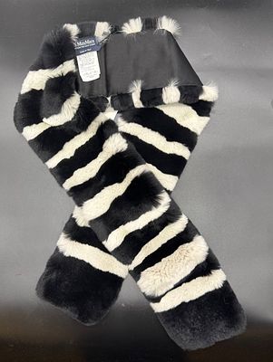 MAX MARA. Шарф из меха кролика. 132 см - 13см