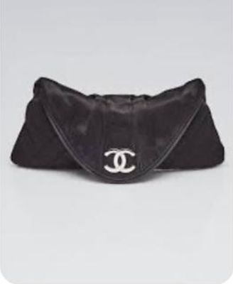 CHANEL. Клатч Black Clutch Maxi, шелк. Размер 36х17 см. Полный комплект- пыльник, пластиковая 