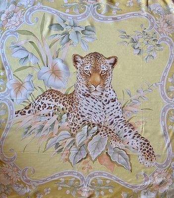 SALVATORE FERRAGAMO. Шелковый платок. . Шелковый платок. Леопард. Италия. 100% саржевый шелк 