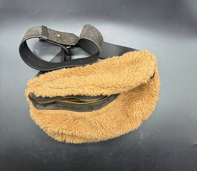 Max Mara. Поясная сумка из легендарной коллекции TEDDY. Макс Мара. Поясная сумка из плюшевой 