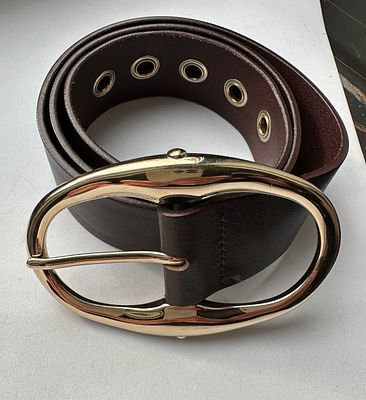 YVES SAINT LAURENT. Винтажный ремень из коричневой натуральной кожи . Длина 95 см. 