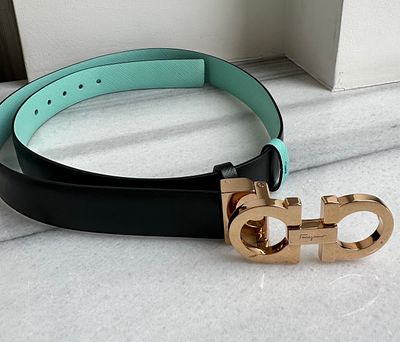 Salvatore Ferragamo. Двухсторонний ремень, 90 см.