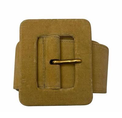 SAINT LAURENT
Винтажный ремень из бархата и натуральной кожи. Широкий, с большой металлической 