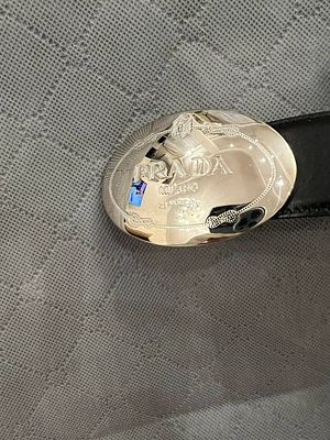 PRADA. Ремень, натуральная кожа, классический дизайн. . Длина 100 см. 
Prada — итальянская 