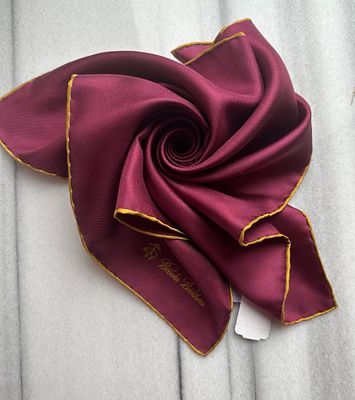 BROOKS BROTHERS. Платок в нагрудный карман. 40х43 см 
Brooks Brothers — это один из старейших и 