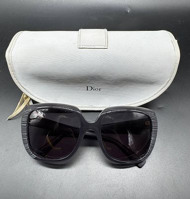 DIOR. Солнцезащитные очки