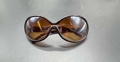 GUCCI. Винтажные солнцезащитные очки. Без видимых изъянов или потертостей. Без футляра.