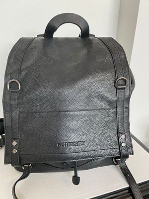 Burberry - Вместительный рюкзак
Burberry. Вместительный рюкзак 
Burberry 
Унисекс 
Оригинал 
Кожа 