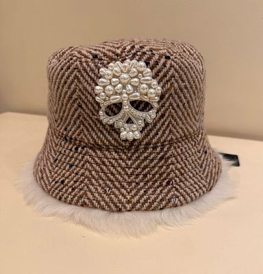 Модная панама Ermanno Scervino. Новая. Твид шерсть, поля мех овцы, декор жемчуг. Цена бутика 87 