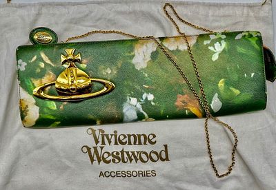 VIVIENNE WESTWOOD Роскошный и заметный клатч всемирно известного английского модельера. Притягив 