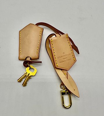 LOUIS VUITTON. Кожаные ключницы. цена за пару