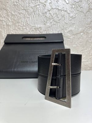 Ремень YSL 
Кожа, металл. Длина 80 см.