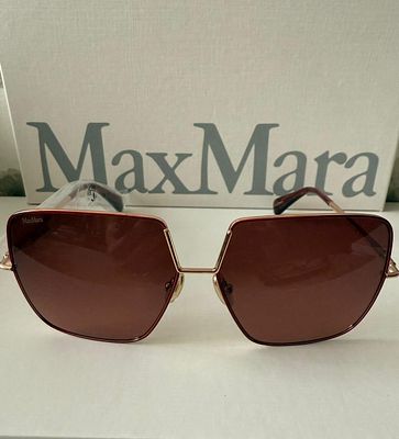 Max Mara. Абсолютно новые солнцезащитные очки. Цена бутика 44 тысячи рублей. Цвет 