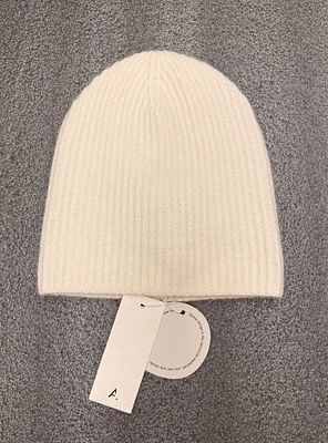 Вязаная шапочка Allude. Новая с этикетками. Кашемир 100%. Модная удлиненная форма. 