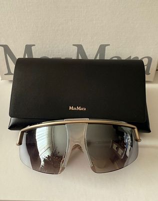 Max Mara. Абсолютно новые очки-маска. Модель Sophie. Цены бутика 37-42 тысячи рублей. Цвет 