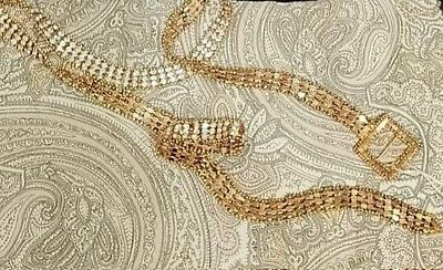 Ремень со стразами Max Mara. Новый с этикетками. Размер универсальный. Длина 104 см, ширина 1,5 см.