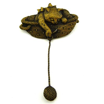 Jonette Jewelry co (JJ). Брошь "Кот с клубком". США. 90-е годы 20 века. Брошь в виде котёнка 