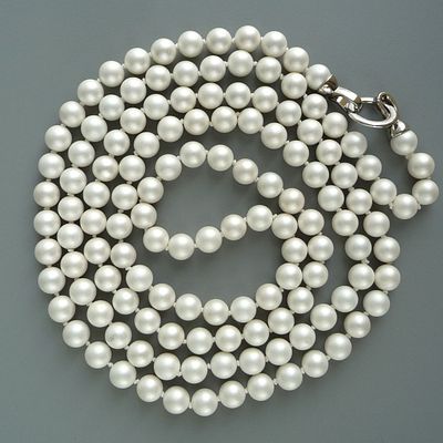 Длинные бусы из матового жемчуга Майорка. Бусины из ракушки с матовым покрытием под жемчуг 