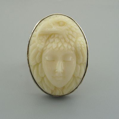 Sajen. Кольцо "Тотем". Серебро. Кость. Необычное кольцо выполнено из серебра. Резьба по кocти. 