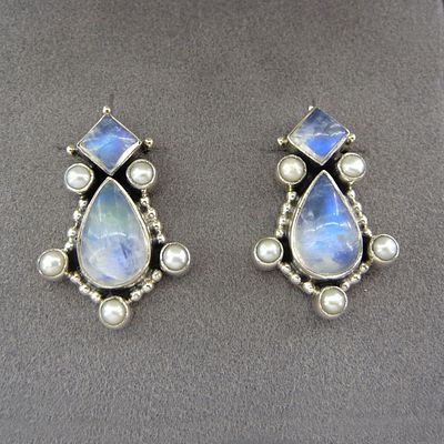 NICKY BUTLER. СЕРЬГИ "ЛУННЫЙ КАМЕНЬ И ЖЕМЧУГ". СЕРЕБРО. 90-Е ГОДЫ 20 ВЕКА. Небольшие яркие 