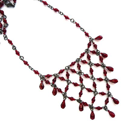 Колье "В красном цвете". 1928 Jewelry. США. 70-80-е.
Изящное и лёгкое! Гранатовые гранённые 