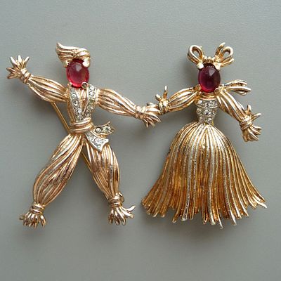 TRIFARI. Парные броши "Nenette & Rintintin". Sterling. 1943 год.
Раритет! Великолепные 