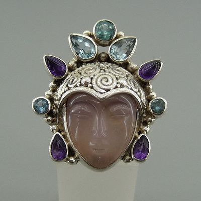 SAJEN. КОЛЬЦО ИЗ КОЛЛЕКЦИИ "GODDESS". СЕРЕБРО. КОСТЬ. ПОЛУДРАГОЦЕННЫЕ КАМНИ. 90-Е ГОДЫ 20 ВЕКА. 