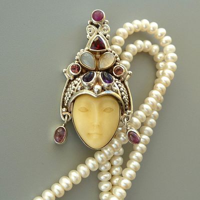 Брошь / кулон. Коллекция "Goddess". Sajen. Серебро. Кость. Полудрагоценный камни. 90-е годы 20 века.