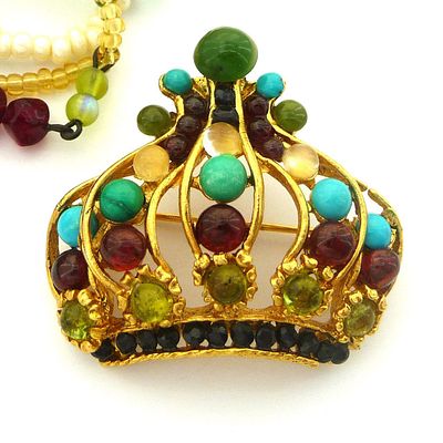 SWOBODA. БРОШЬ "КОРОНА". НАТУРАЛЬНЫЕ КАМНИ. Красивая, яркая, объемная брошь-корона сделана из 