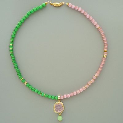 Колье "Роза" из коллекции "Нежное равновесие". Выполнено из стеклянной имитации "кошачьего 