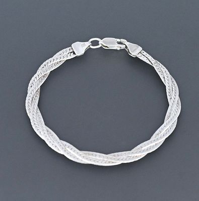 Браслет монреаль серебро 925 проба Россия
Браслет из серебра 925 пробы, плетение монреаль (оно 