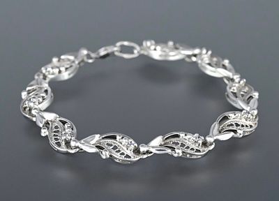 Браслет серебро 925 проба Россия
Изящный серебряный браслет со сканью и фианитами Изготовлен в 
