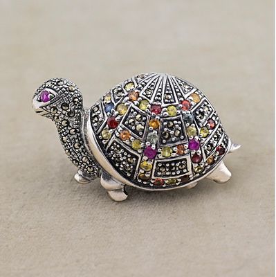 Брошь Черепаха серебро 925 лейкосапфиры марказиты
Интересная серебряная брошь в виде черепашки 