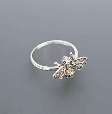 Кольцо Пчела серебро 925 проба Россия. Кольцо в виде пчелы из серебра 925 пробы с фианитами 