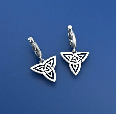 Серьги трилистник серебро 925 проба Россия
Серьги из серебра 925 пробы Форма: скандинавский 