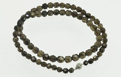 БУСЫ дымчатый кварц серебро 925 пробы
Бусы из граненого дымчатого кварца с застежкой из серебра 