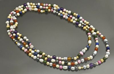 Бусы колье мультиколор Жемчуг Нефрит Кварц Лазурит
Колье из культивированного барочного жемчуга 