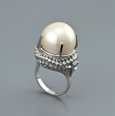 Кольцо платина 900 проба Бриллианты Жемчуг. Кольцо из платины 900 пробы с бриллиантами и крупной 